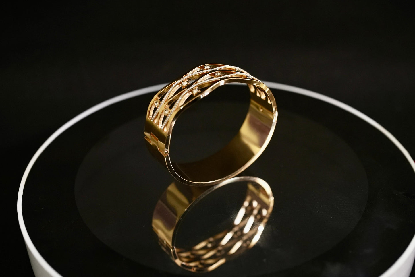 Golden wave cuff