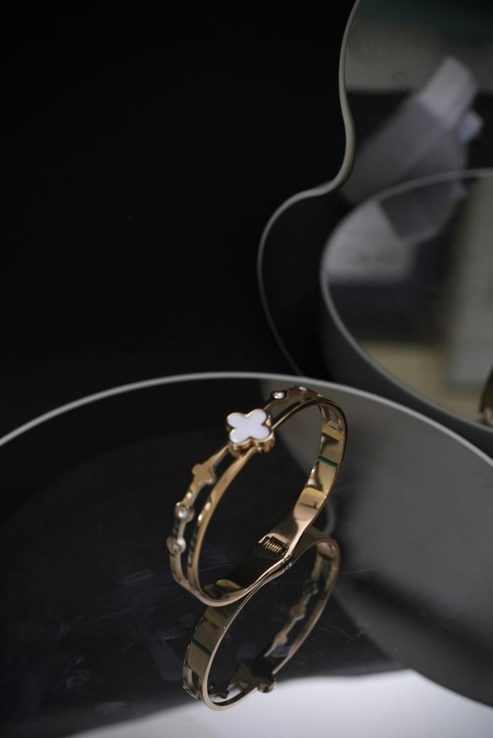 Eterna Clover Bracelet