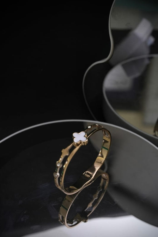 Eterna Clover Bracelet