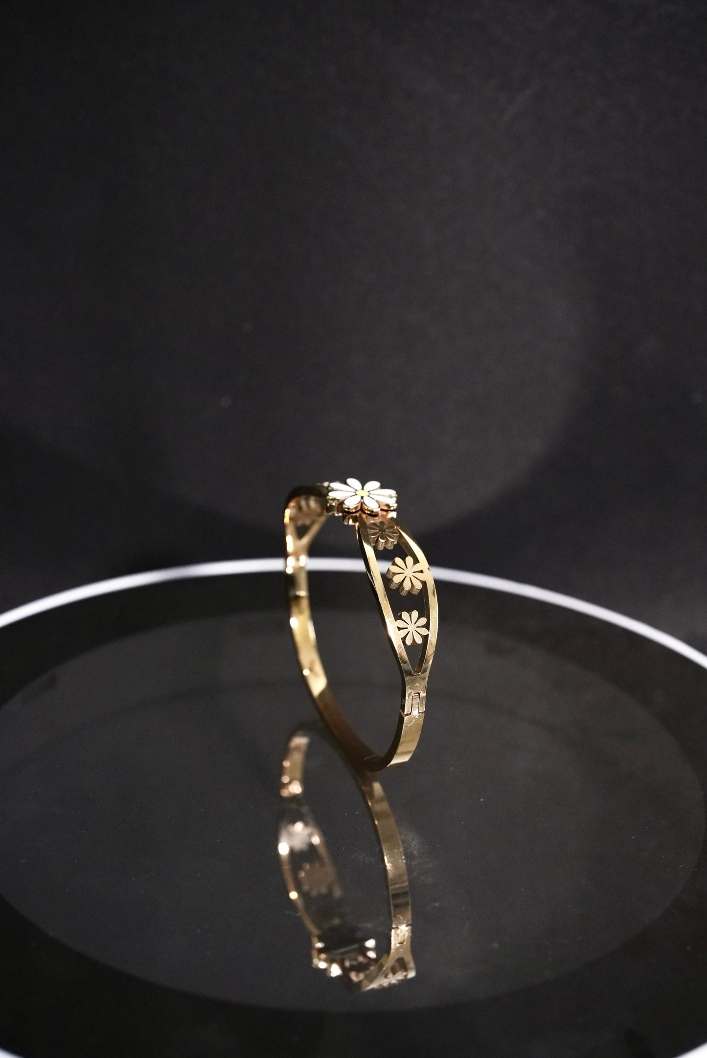 Golden Daisy Bracelet 18K Gold Plated Anti Tarnish